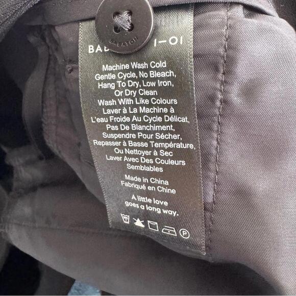 Elegant Black Women's Capris - Picture 8 of 9